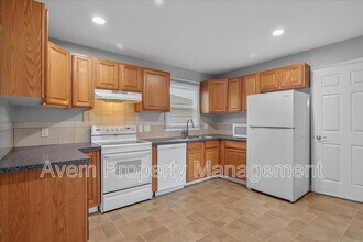 7405 NE Jonesmore St in Portland, OR - Building Photo - Building Photo