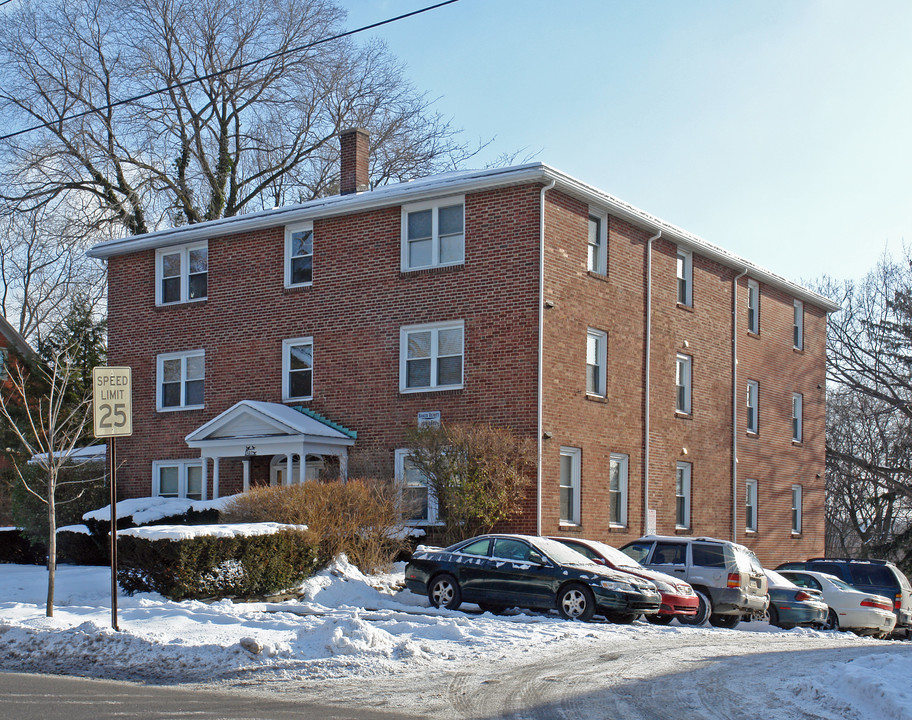 220 E Hamilton Ave in State College, PA - Foto de edificio