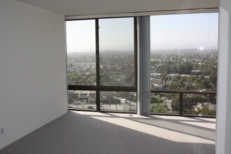 4316 Marina City Dr, Unit 1027 in Marina Del Rey, CA - Foto de edificio - Building Photo