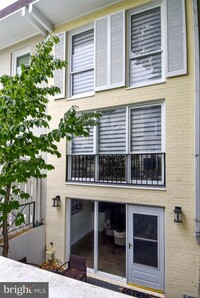 224 G St SW in Washington, DC - Foto de edificio - Building Photo