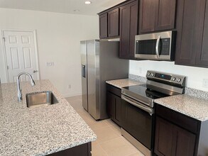 1825 Ross Hammock Ave in Groveland, FL - Building Photo - Building Photo
