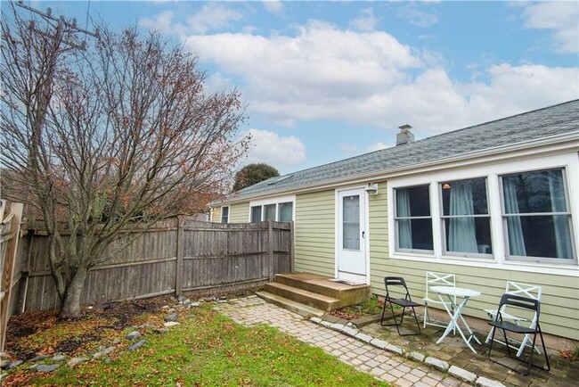 property at 391 Aquidneck Ave