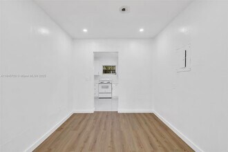 1315 NE 146th St in Miami, FL - Building Photo - Building Photo