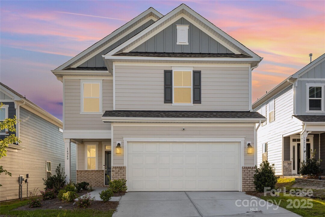 14040 Lake Home Ln in Charlotte, NC - Building Photo
