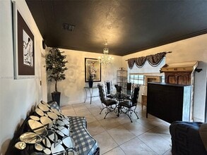 2010 NW 55th Terrace in Miami, FL - Building Photo - Building Photo