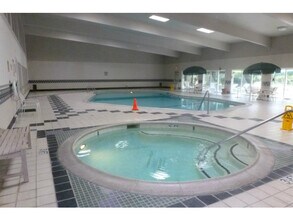 309 Tradewinds Drive, Unit Apt 12 in San Jose, CA - Foto de edificio - Building Photo