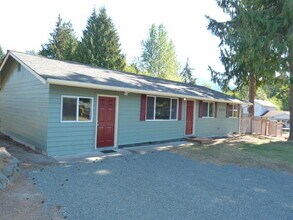 1619 S E St in Port Angeles, WA - Building Photo - Building Photo