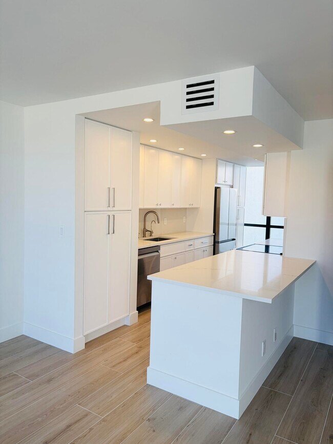 2404 Bridgewood Dr in Boca Raton, FL - Building Photo - Building Photo