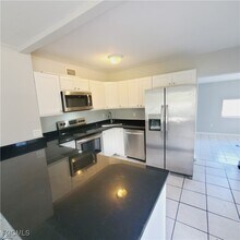 1858 Hanson St in Ft. Myers, FL - Foto de edificio - Building Photo