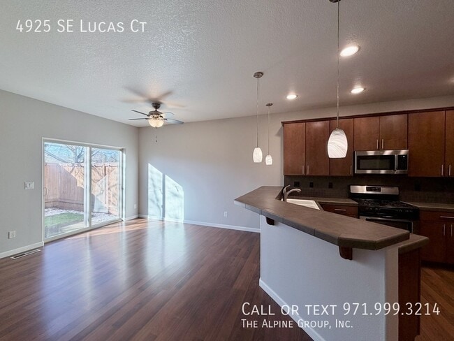 property at 4925 SE Lucas Ct