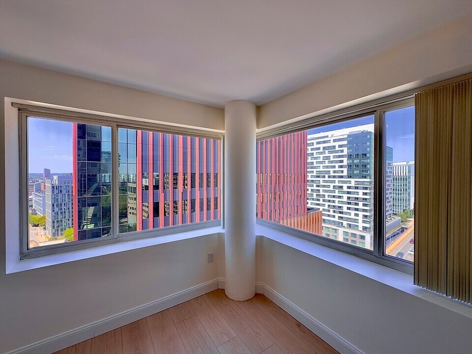 12-12 Museum Way in Cambridge, MA - Foto de edificio