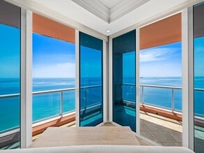 2110 N Ocean Blvd, Unit 21B in Fort Lauderdale, FL - Building Photo - Building Photo