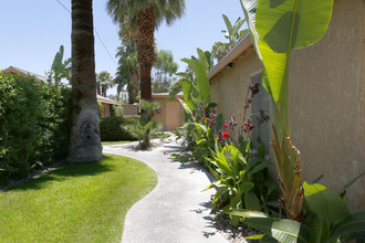 El Moro Villa Apartments in Palm Springs, CA - Building Photo - Building Photo