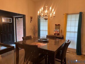 7126 Windsor Castle Way in Henrico, VA - Foto de edificio - Building Photo
