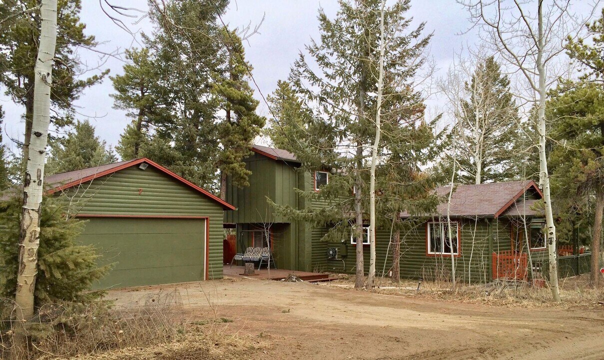 7 Evergreen Dr in Evergreen, CO - Building Photo