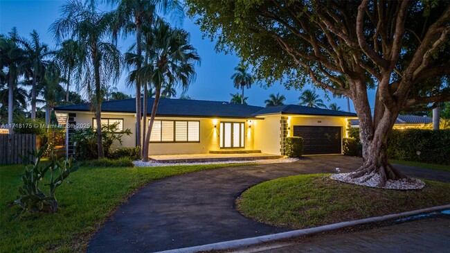 1141 N North Lake Dr in Hollywood, FL - Building Photo - Building Photo