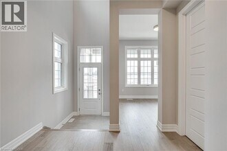 3041 William Cutmore Blvd in Oakville, ON - Building Photo - Building Photo