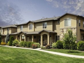 Four Seasons Apartments & Townhomes in North Logan, UT - Building Photo - Building Photo