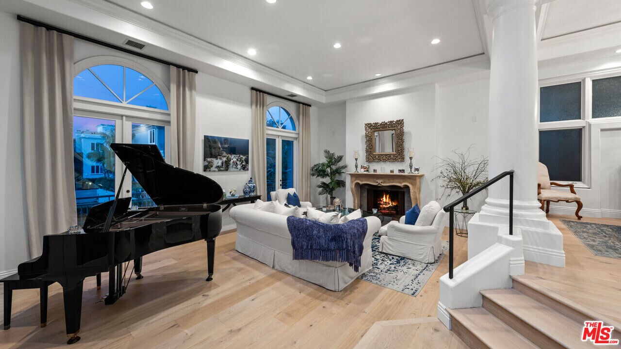 126 Westwind Mall in Marina Del Rey, CA - Building Photo