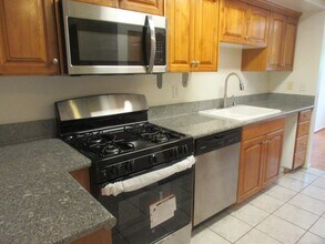 13030 Valleyheart Dr in Los Angeles, CA - Building Photo - Building Photo
