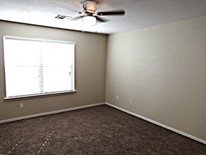 207 Wegstrom St in Hutto, TX - Building Photo - Building Photo