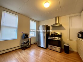 1572 Tremont St, Unit 1 Apartamentos