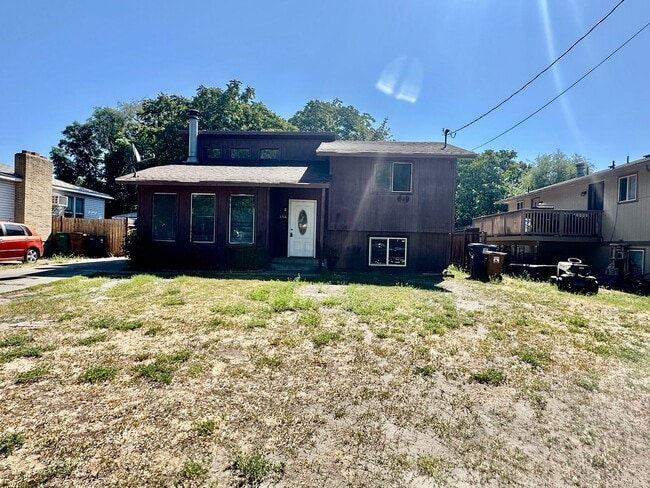 property at 3206 N Lee St