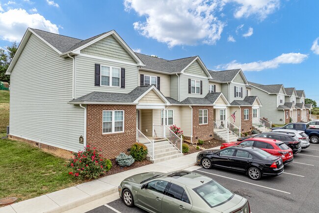Blue Ridge Luxury Townhomes in Verona, VA - Foto de edificio - Building Photo