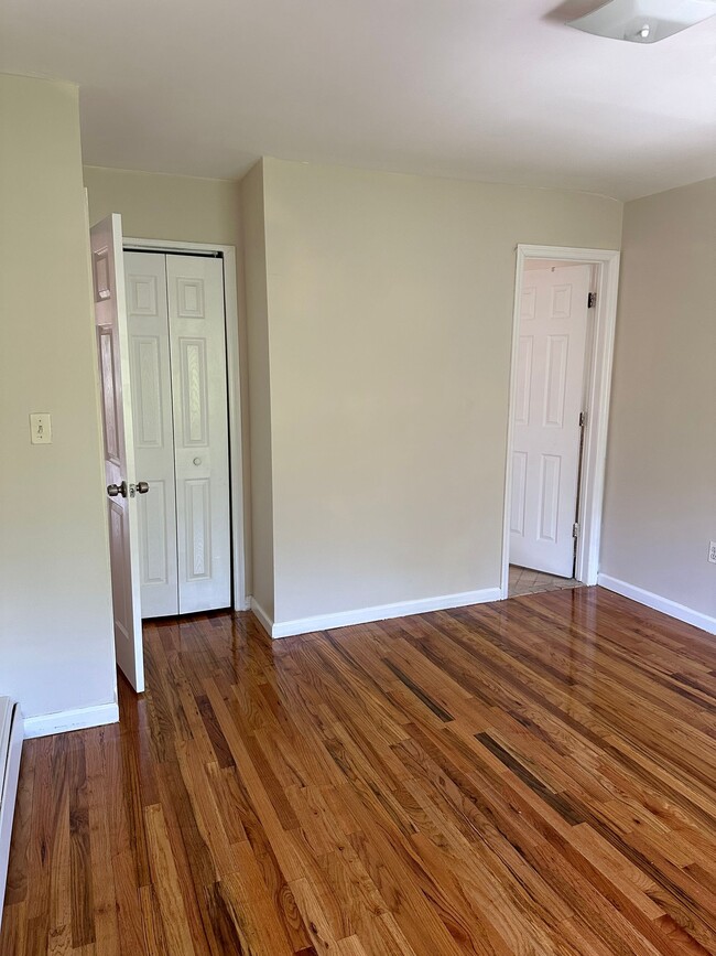 2861 Grace Ave, Unit Apt 1