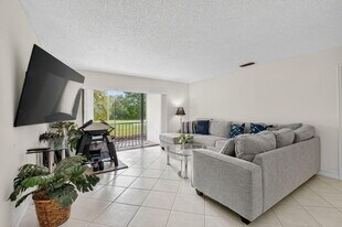 21988 Cypress Dr in Boca Raton, FL - Building Photo