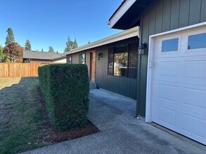 400 Kingsbury Ave in Eugene, OR - Building Photo - Building Photo