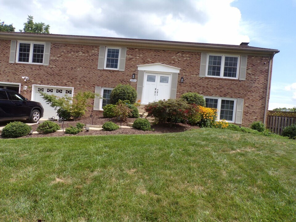 5915 Parkridge Ln in Alexandria, VA - Building Photo
