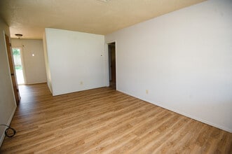 2407 N Park Dr in Stillwater, OK - Building Photo - Building Photo