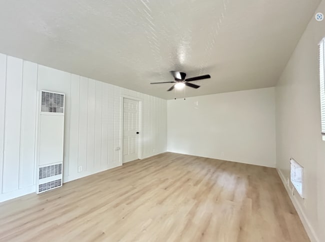 951 N Redwood Rd in Salt Lake City, UT - Building Photo - Building Photo