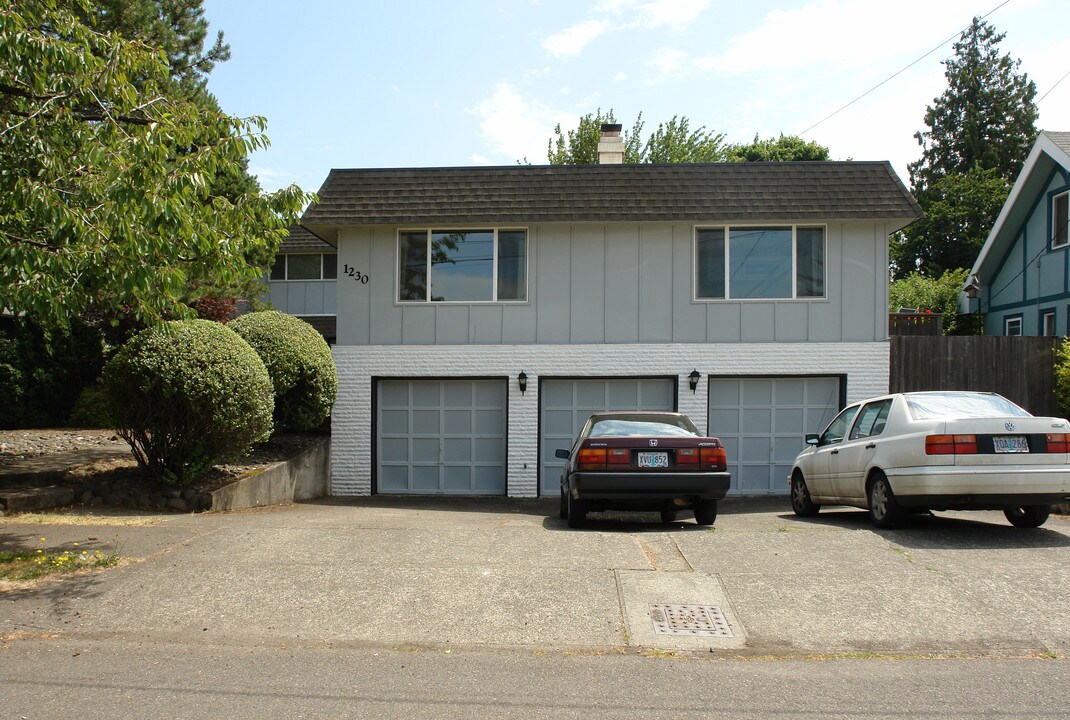 1230 NE 69th Ave in Portland, OR - Building Photo