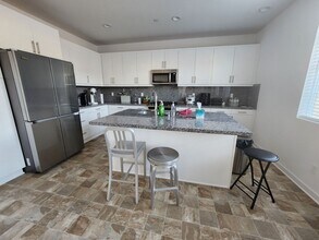 6949 Mallow Dr in Fontana, CA - Foto de edificio - Building Photo