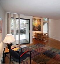 4857 W Moorhead Cir in Boulder, CO - Foto de edificio - Building Photo