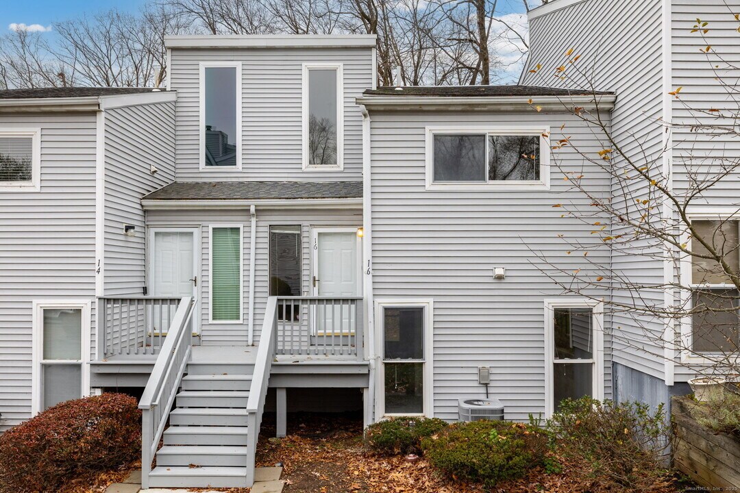 16 Springdale Rd in Cromwell, CT - Building Photo