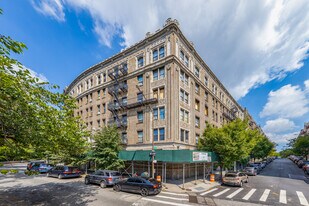 884 Riverside Dr in New York, NY - Building Photo