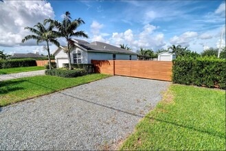 30600 SW 193rd Ave in Homestead, FL - Building Photo - Building Photo
