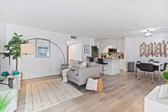 711 Forest Club Dr in Wellington, FL - Building Photo - Building Photo