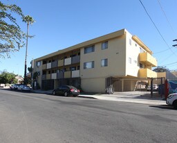 6574 W Fountain Ave in Los Angeles, CA - Building Photo