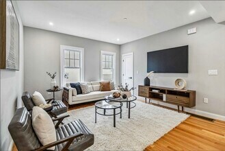 16 Alston St in Somerville, MA - Building Photo - Building Photo