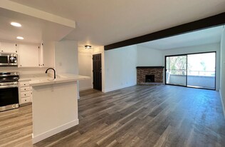 15511 Sherman Way in Los Angeles, CA - Building Photo
