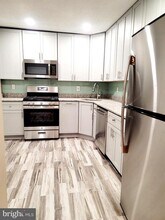 219 Kempsey Dr in North Brunswick, NJ - Building Photo - Building Photo