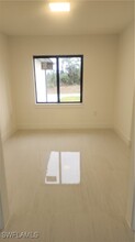 219 Bell Blvd in Lehigh Acres, FL - Foto de edificio - Building Photo