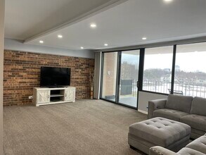 101 Bar Harbour Rd in Schaumburg, IL - Building Photo - Building Photo