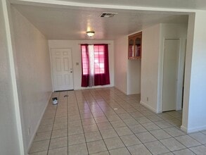 16594 Orange Way in Fontana, CA - Building Photo - Building Photo