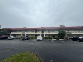 21 Abbey Ln in Delray Beach, FL - Building Photo