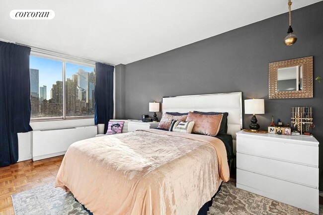 350 W 50th St in New York, NY - Building Photo - Building Photo